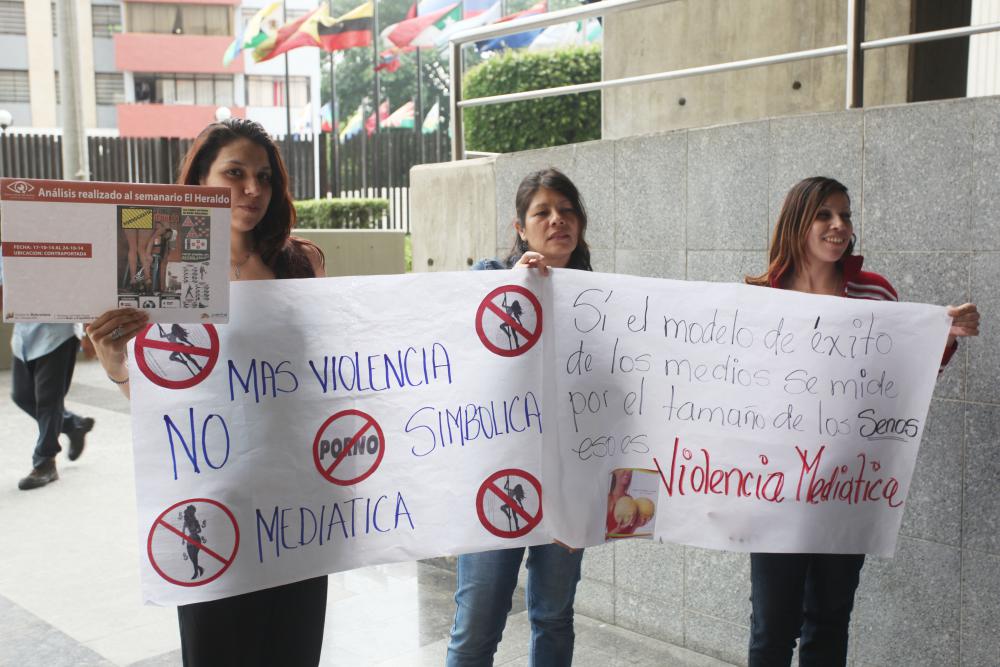 MinMujer - Noticias - 2014-11-18 21:40:00 - Movimientos de mujeres repudian violencia mediática del medio deportivo El Heraldo_0