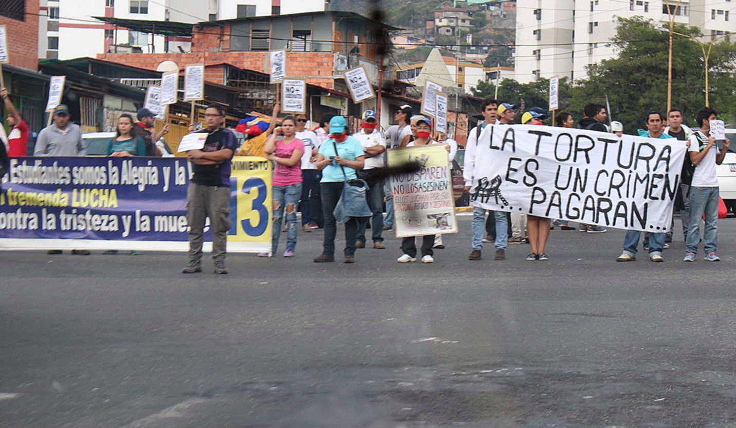 Foto 2 Los grupos violentos nuevamente intentan apropiarse de las calles de Mérida