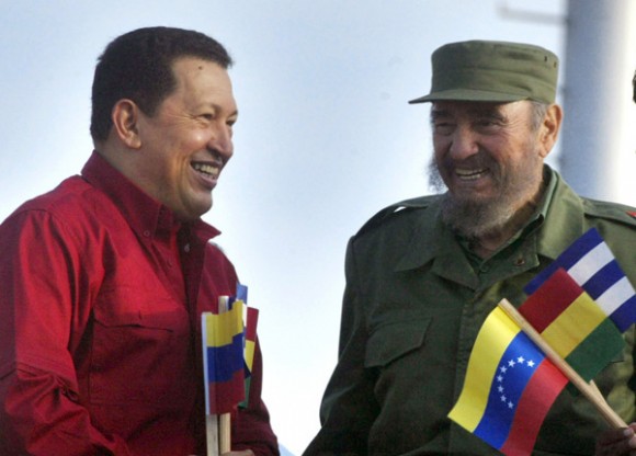 Chávez-y-Fidel-sonrientes