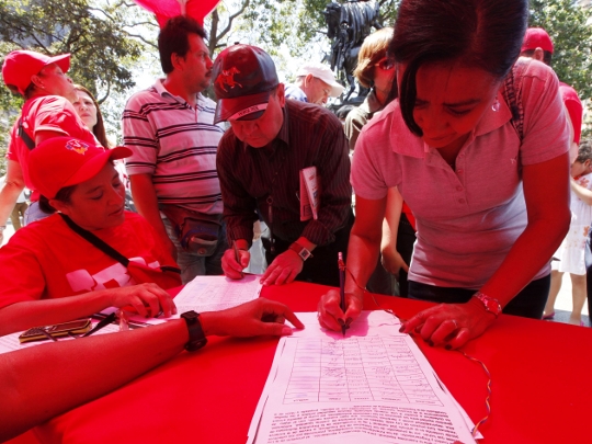 Militantes-del-PSUV-y-el-pueblo-en-general-apoya-la-Ley-de-Arrendamiento