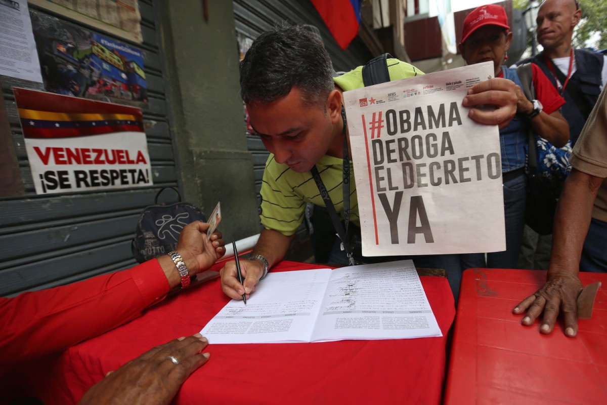 Recolección-de-firmas-en-Caracas