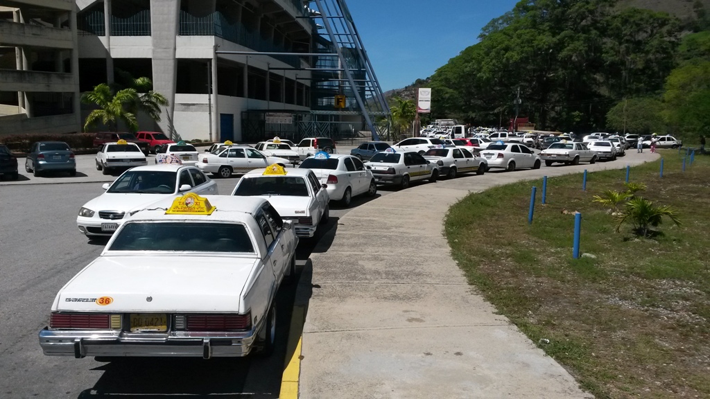 Taxistas acudieron masivamente a la sede de la proveeduría 1