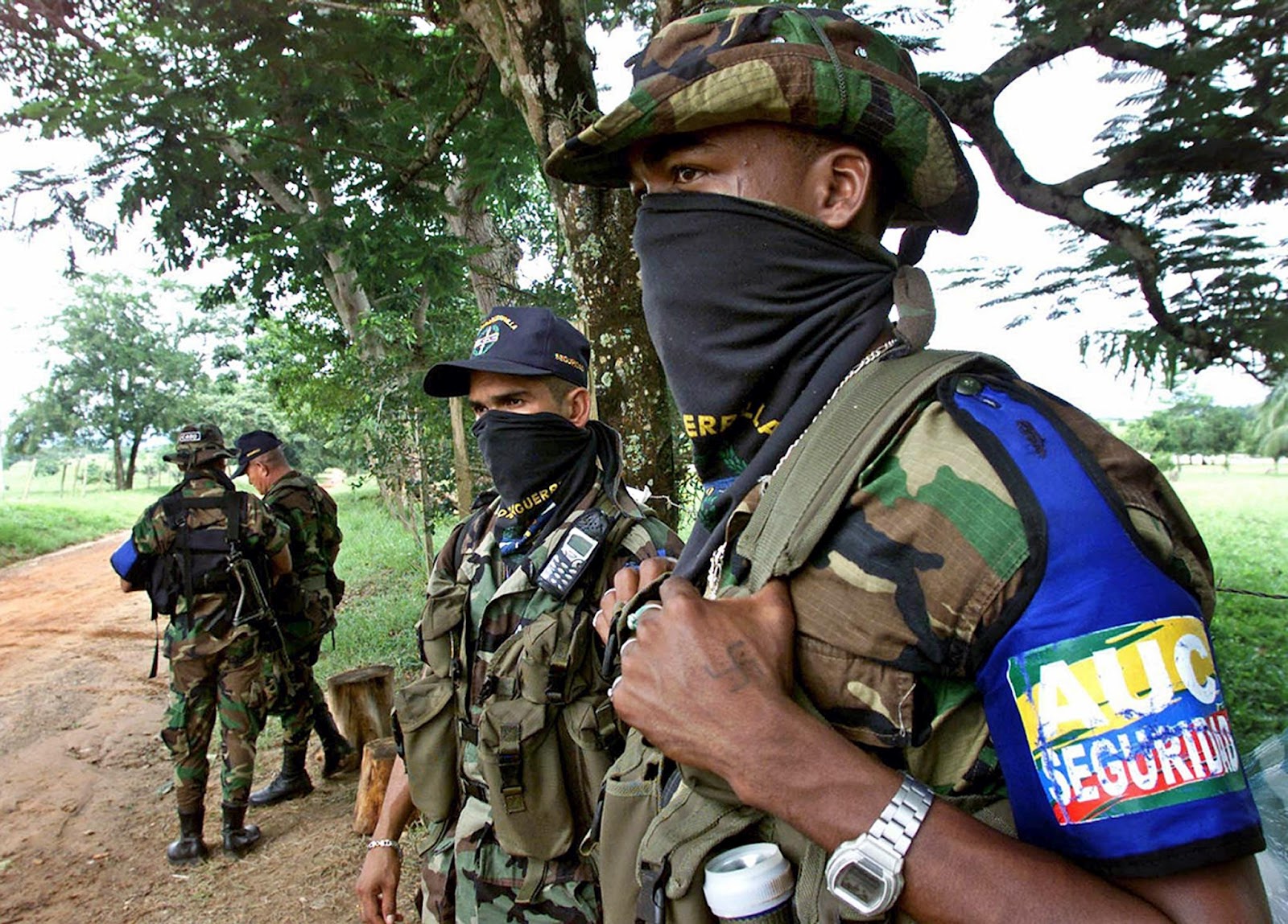 paramilitares-colombia