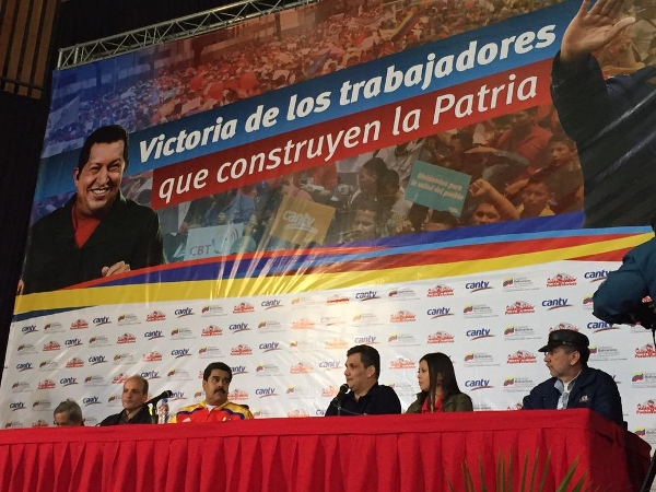 Maduro-firma-contrato-colectivo