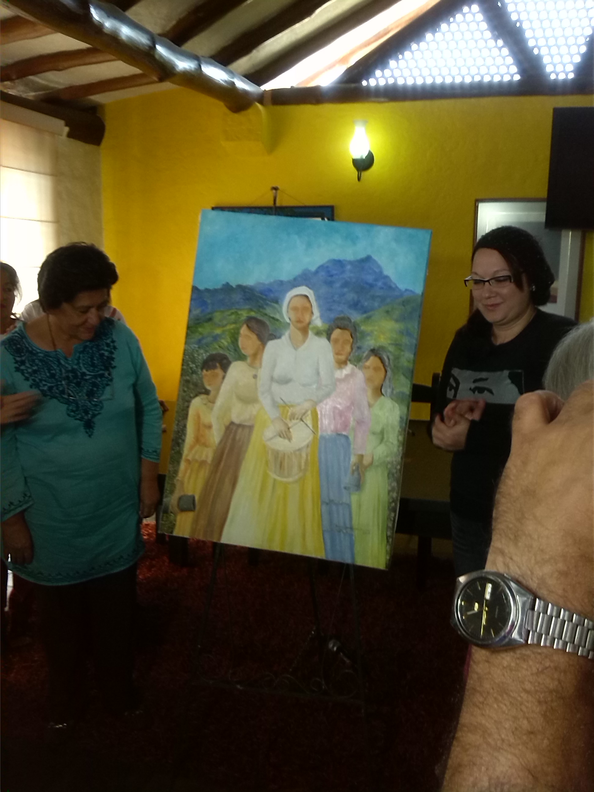 Artista plástica Elena Molina, y presidenta del CLEB-Mérida, Niloa Delgado develan el cuadro de las Heroínas merideñas