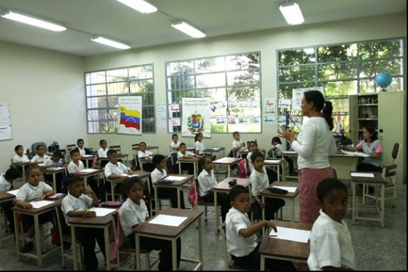 Educ-Básica-clases-575x383