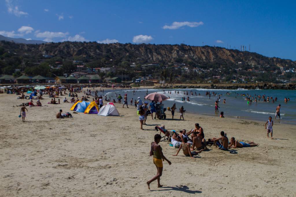 Playa-La-Guaira-1-01-2016-Foto-Freisy-González-16-1024x683