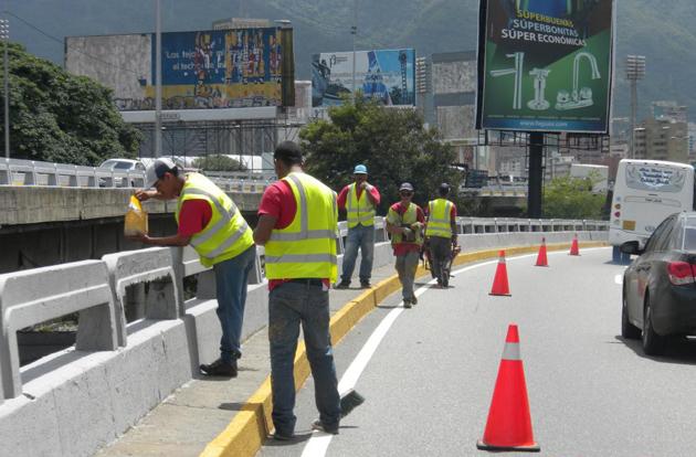 Ejecutan-plan-de-mantenimiento-en-v-as-expresas--carreteras-y-autopistas-del-pa-s