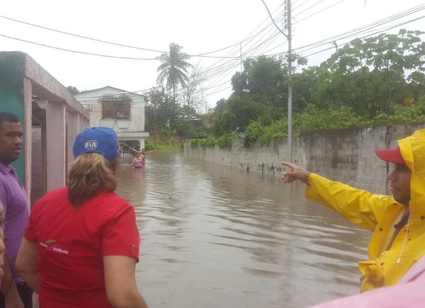 Gobernadora-Santaella-visito-sectores-afectados-por-las-lluvias-en-Monagas