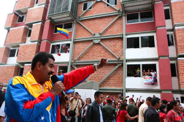 Nicolas-Maduro-Mision-Vivienda-Venezuela-08-14-2014-800x533