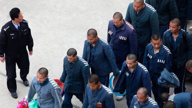 presos-escapan-carcel-China-guardia_730737457_39508790_667x375