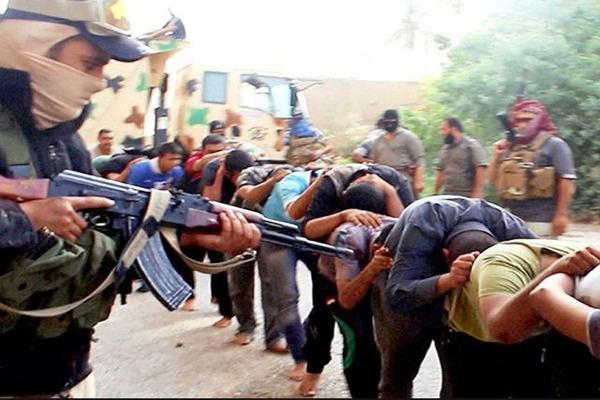 Reclutas-iraquies-capturados-por-el-EI-antes-des-er-asesinados-en-el-2014