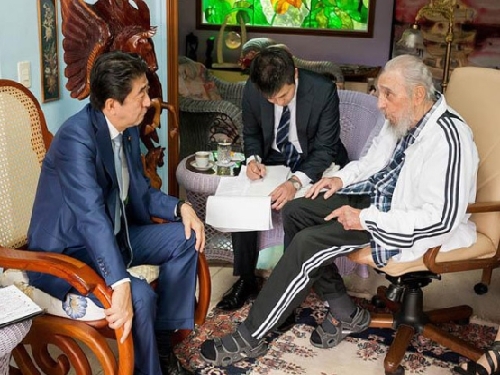 Abe reunido con Fidel