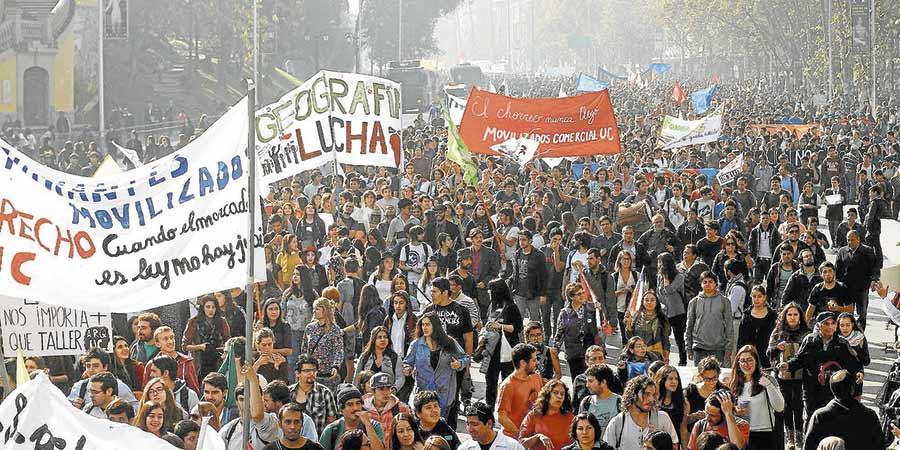 CHILE-Profesores-comienzan-paro-nacional-y-universitarios-se-suman-a-marcha-del-mi-rcoles