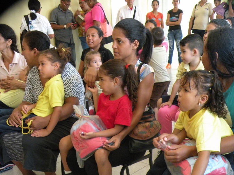 Foto 4 MinComunas ha entregado más de 500 kits escolares en planteles priorizados del estado Vargas