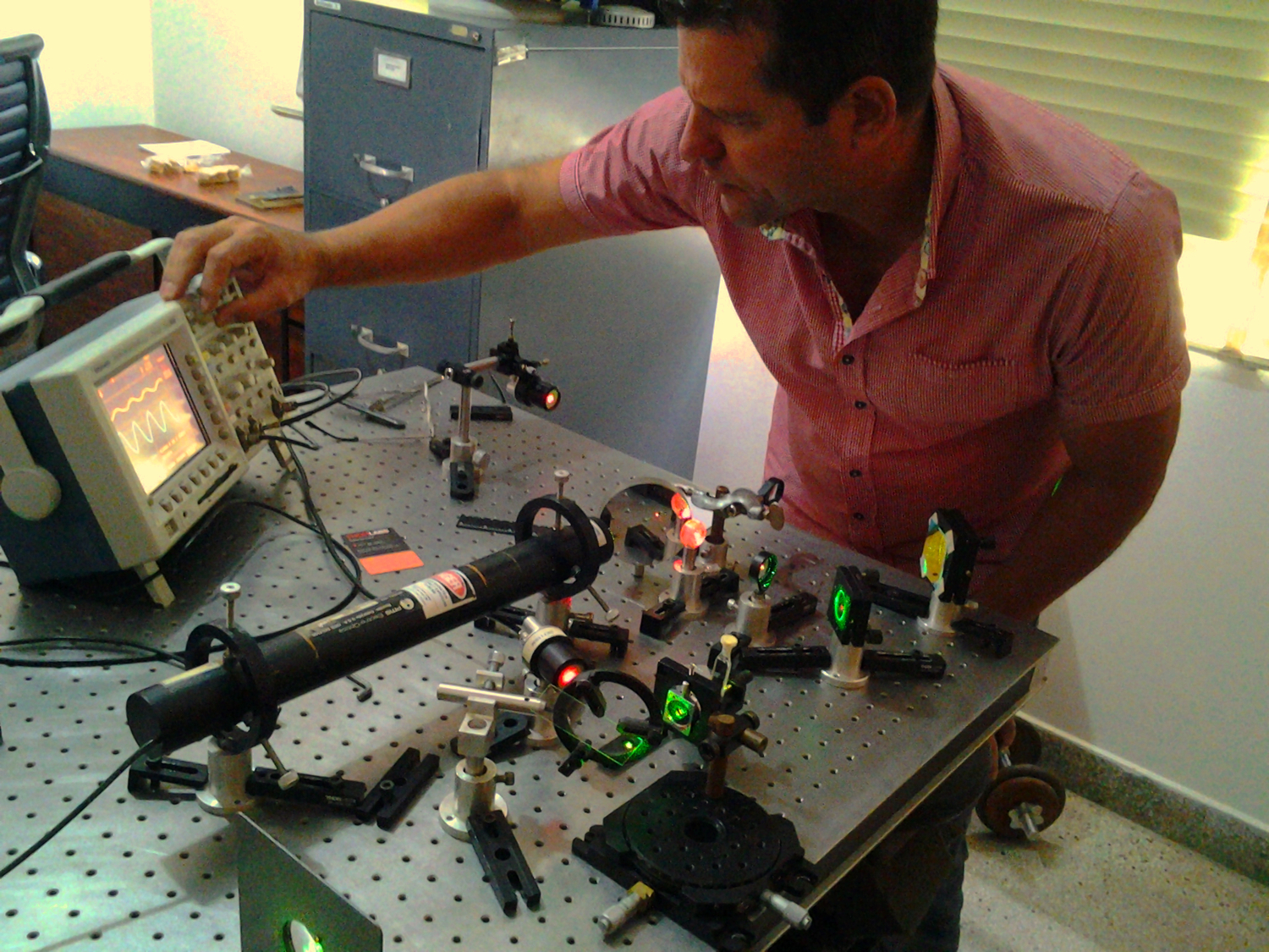 Humberto Cabrera dirige el Laboratorio de Óptica Aplicada del Ivic