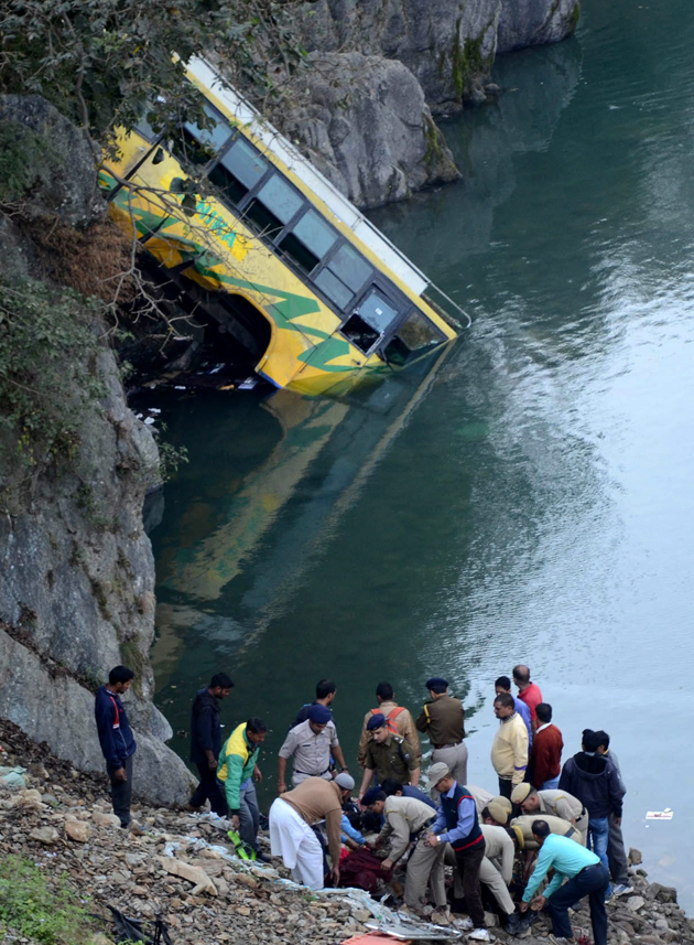 051116-accidente-india-autobus001