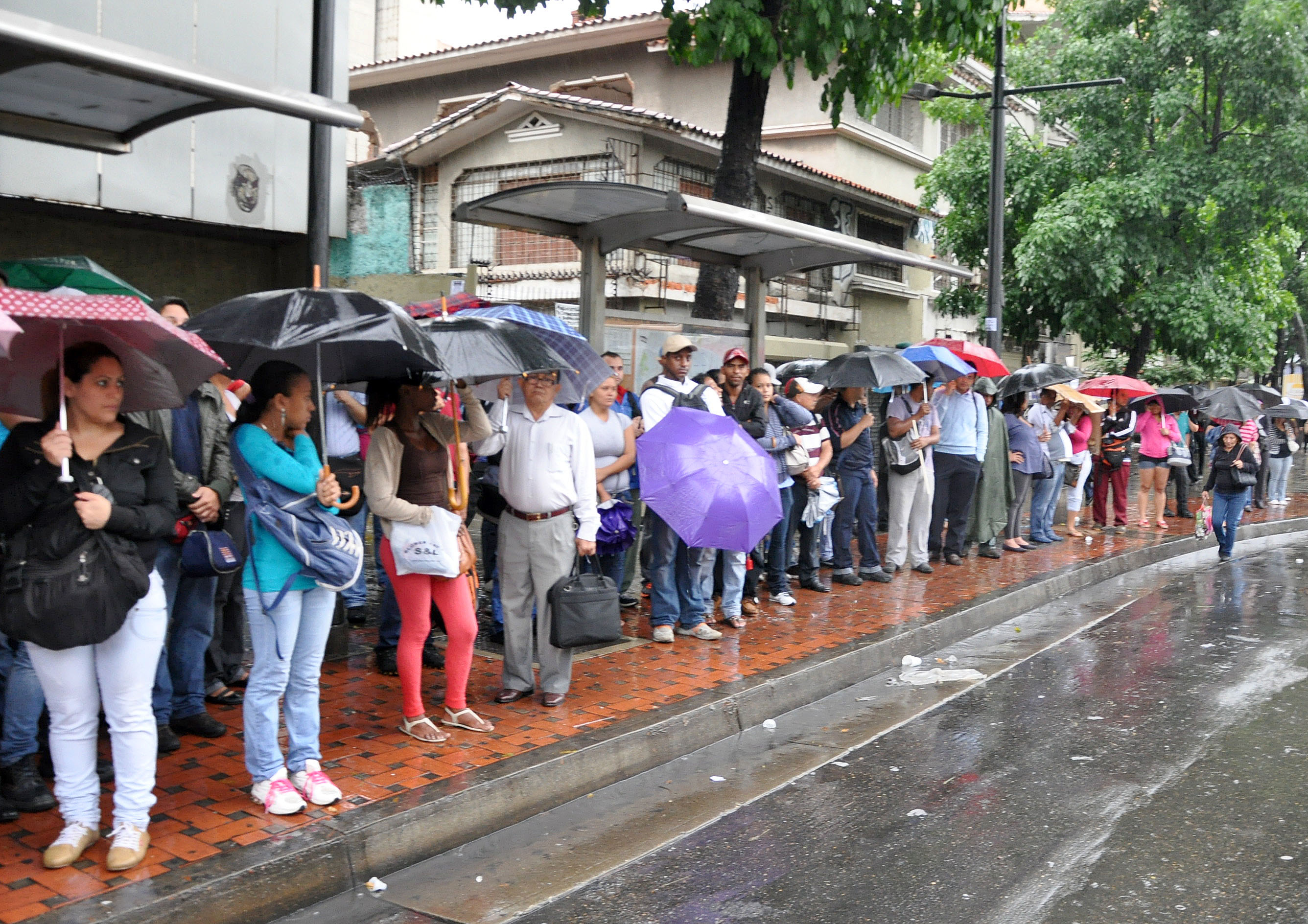 AMANECEIO-LLOVIENDO-EN-CARACAS-300413