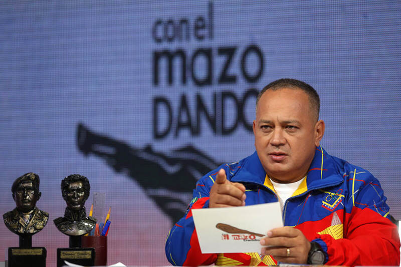 Diosdado-Cabello-Con-el-Mazo-Dando-