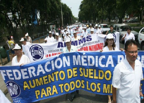 Protesta-de-médicos-en-Perú