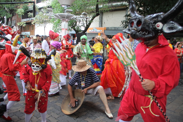 El-Carnaval-de-El-Callao-se-paseó-por-el-Bulevar-de-Sabana-Grande