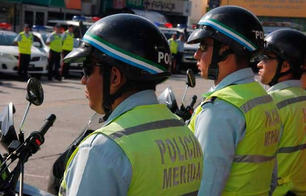 Foto 1 El gobernador Alexis Ramírez continuará dotando a la Policía de Mérida