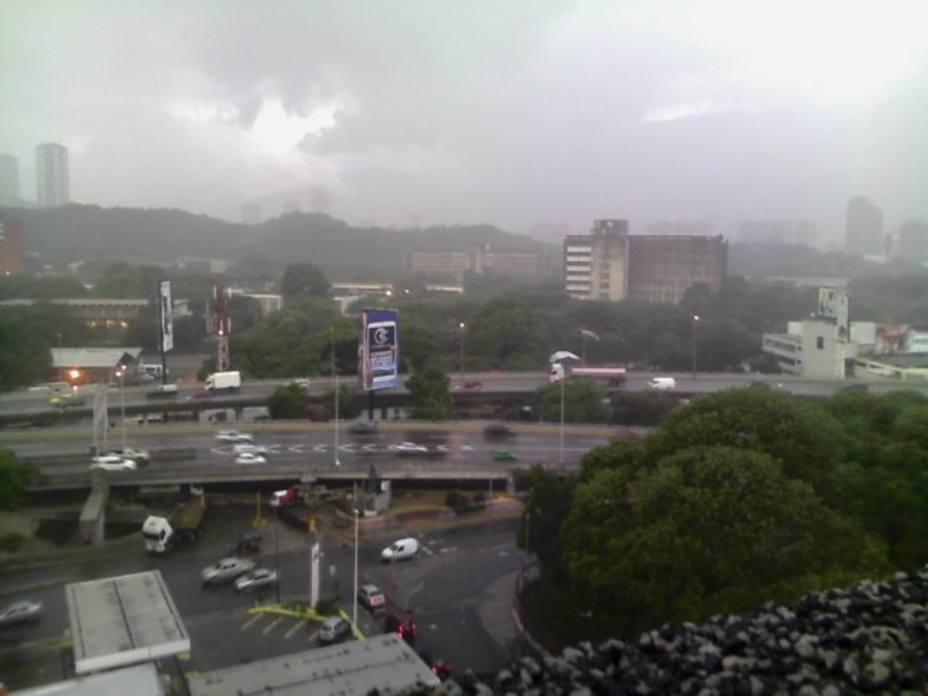 tomas-gonzalez-Hoy-habr--lluvias-d-biles-en-Caracas