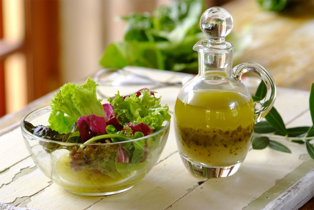 italian_herb_salad_dressing-1700-1700x1138-1000x669