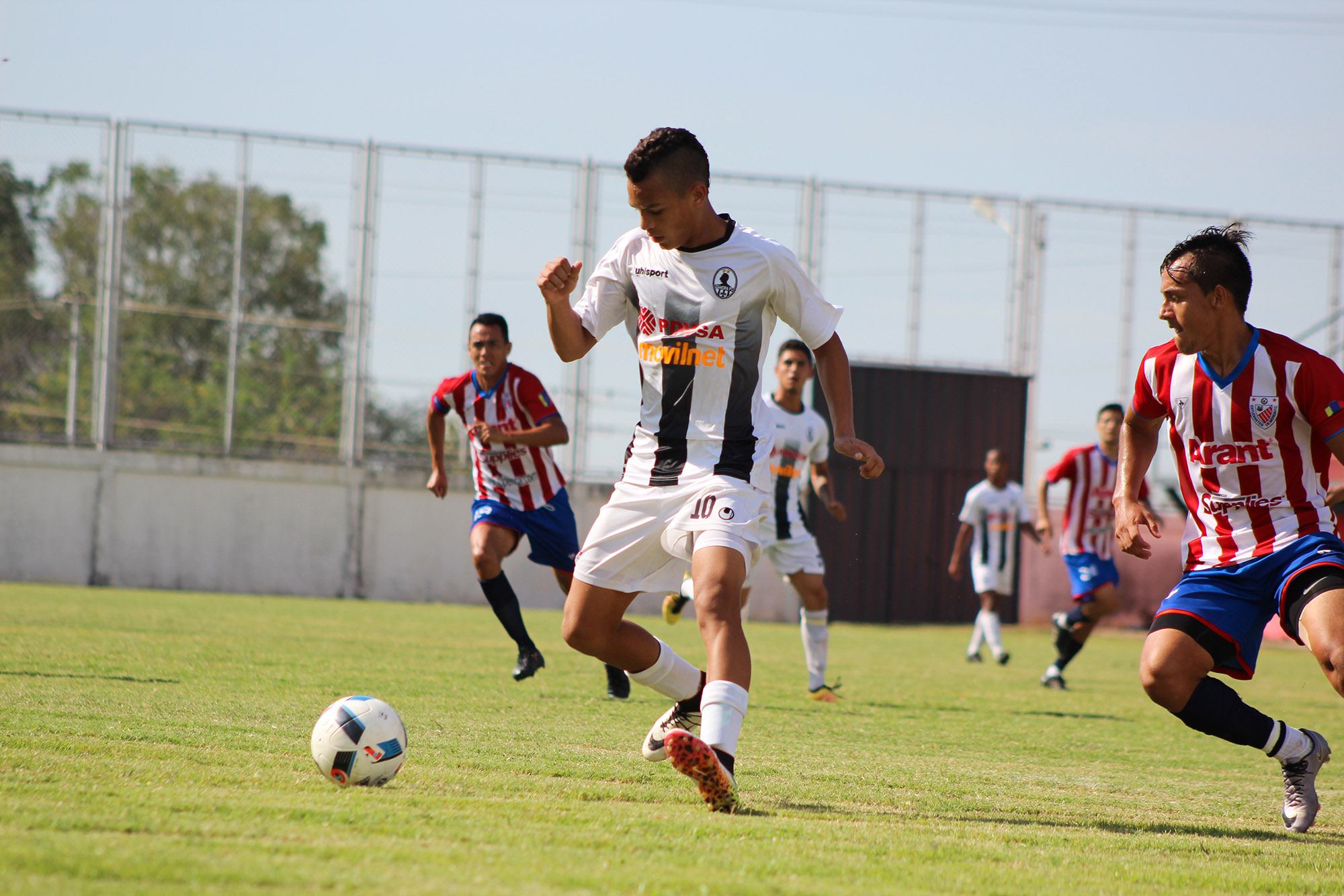 Víctor-Aponte_vs_Estudiantes-Mérida_CB17