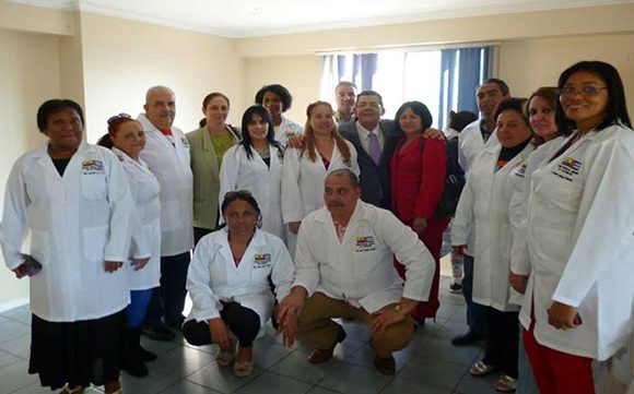 medicos-cubanos-