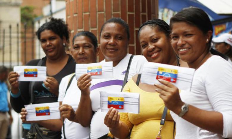 Hogares de la Patría - Noticias - 2016-12-21 19-53-13 - Entregan 698 mil tarjetas de Hogares de la Patria a mujeres de Caracas
