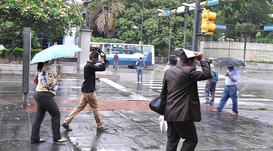 tomas-elias-gonzalez-benitez-Lloviznas-aisladas-se-presentar-n-por-la-tarde-en-Caracas