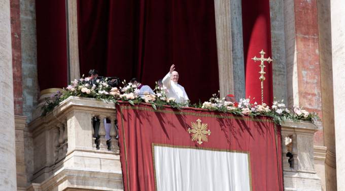 PapaFranciscoBendicinUrbiEtOrbiMensajePascua_LuciaBallesterACIPrensa_16042017