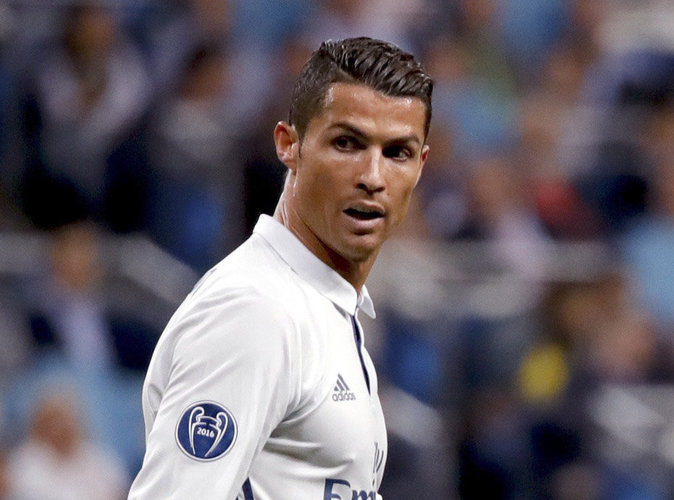 Video-Cristiano-Ronaldo-pete-les-plombs-et-insulte-Zinedine-Zidane_portrait_w674