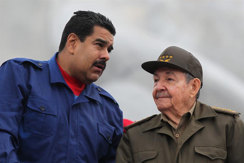 Nicolás-Maduro-y-Raúl-Castro-EFE