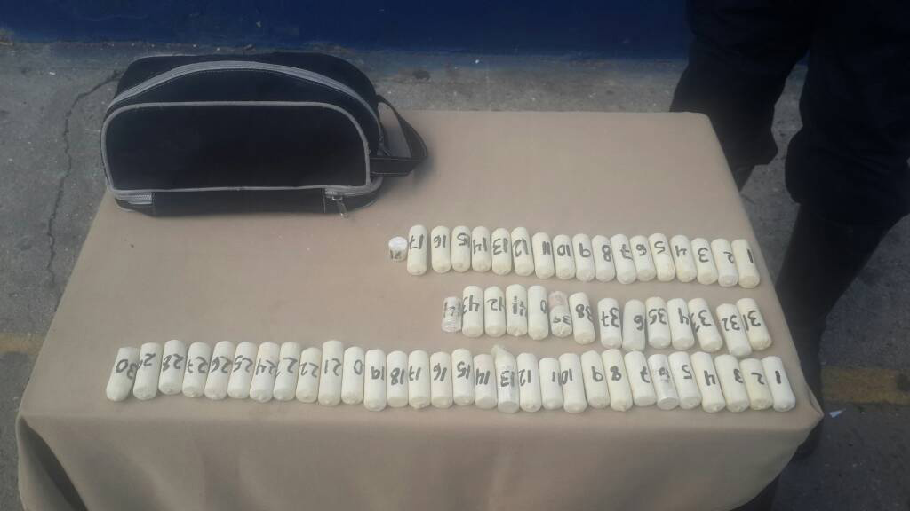 PNB capturó tres sujetos con 700 gramos de cocaína en Trujillo-2