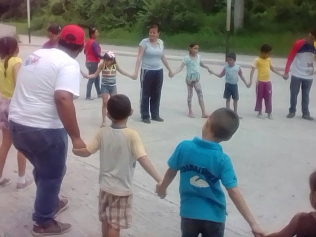 “Un Arma ni de Juego” llegó a 90 personas del urbanismo Muralla II en Trujillo (3)