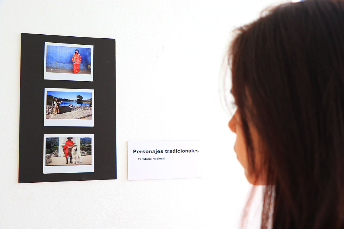 En total son 26 fotos, agrupadas en 8 trípticos y 2 fotogramas individuales