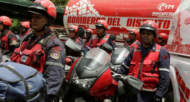 2012-10-2012-300-motorizados-del-cuerpo-de-bomberos