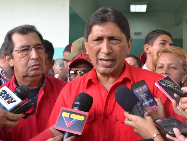 Foto-03-Señaló-el-gobernador-Argenis-Chávez-el-proceso-electoral-es-rápido-no-se-tarda-más-de-minuto-y-medio-para-seleccionar-y-votar