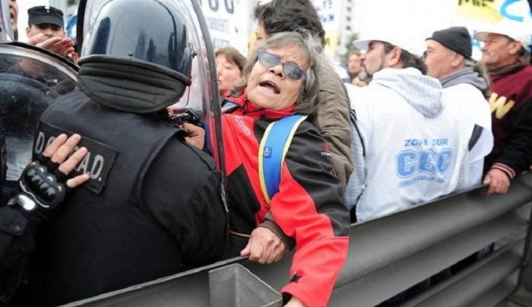 Indignación-en-Argentina-por-represión-policial-contra-jubilados