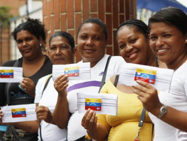 Hogares de la Patría - Noticias - 2016-12-21 19-53-13 - Entregan 698 mil tarjetas de Hogares de la Patria a mujeres de Caracas