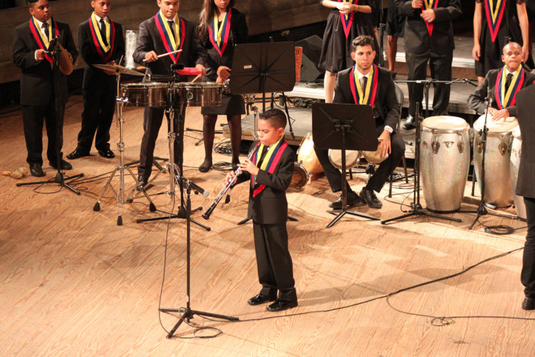 Orquesta-Infantil-y-Juvenil-Latina-Simón-Bolívar-768x512