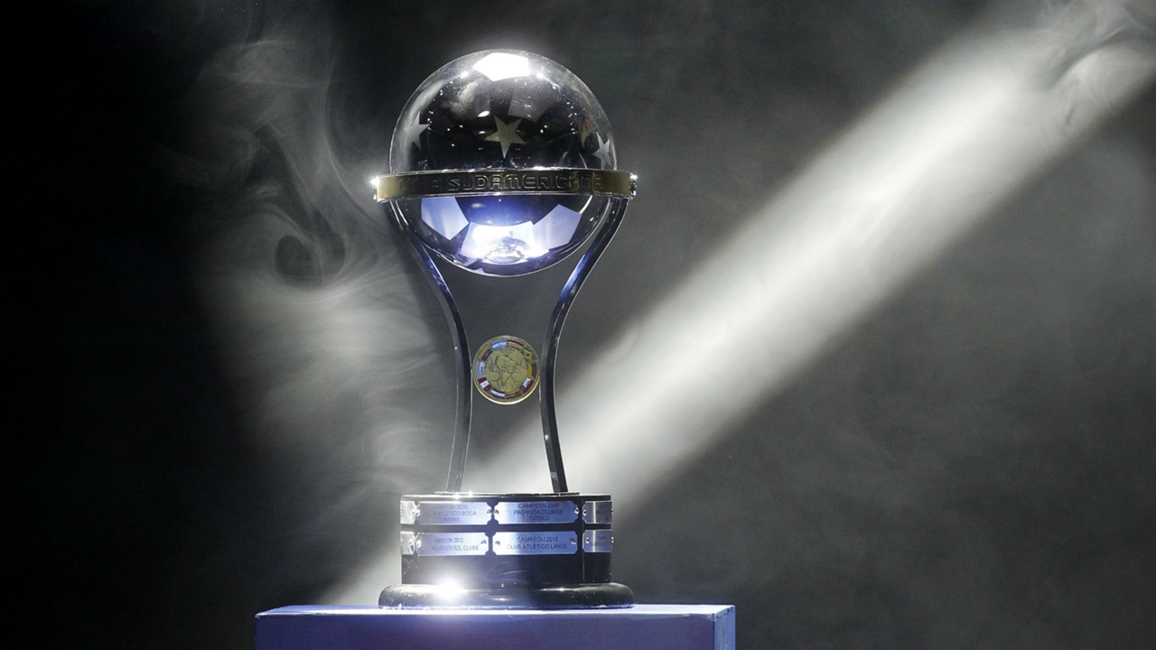 copa-sudamericana-trophy-trofeo_9mm0bnuiamoe1l8l0aoytfmkn