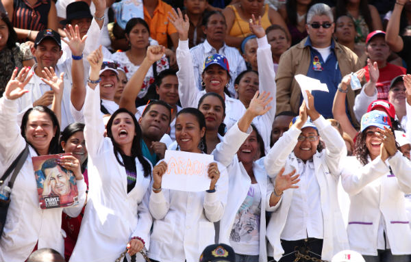 Médicos-graduandos-de-la-tercera-cohorte-en-Venezuela