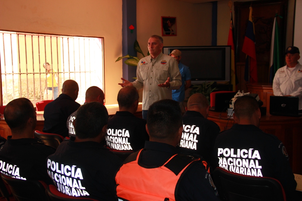 Viceministro Edylberto Molina supervisó policias de Barlovento (2)