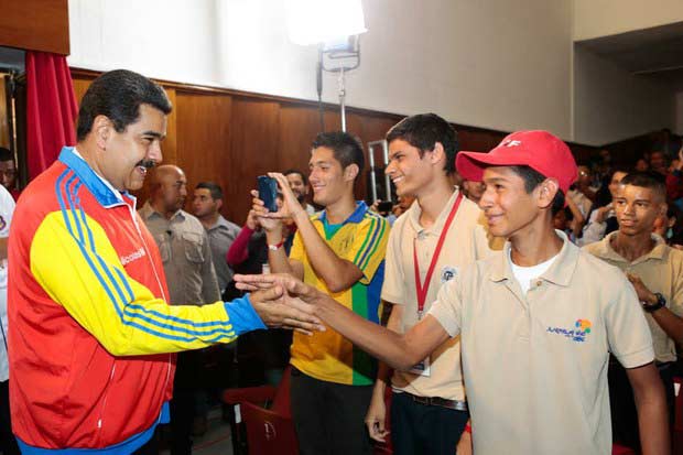 Maduro-y-estudiantes