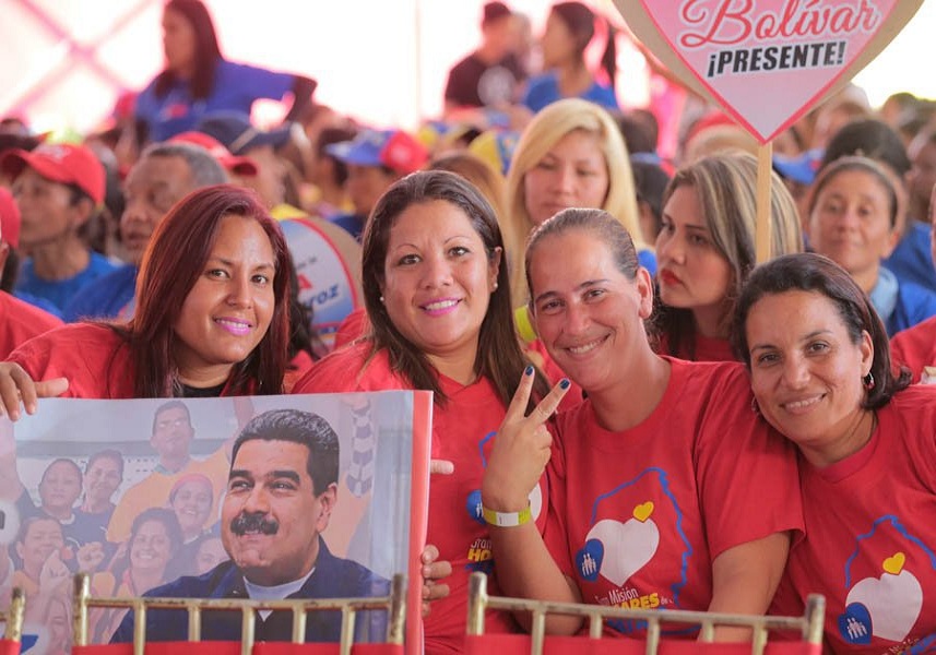 Mujeres-con-Maduro