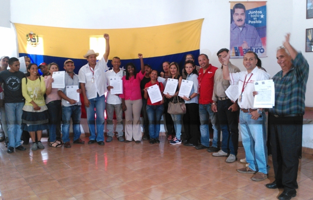 Foto_Productores y campesinos del estado Aragua son beneficiados con su título de tierras