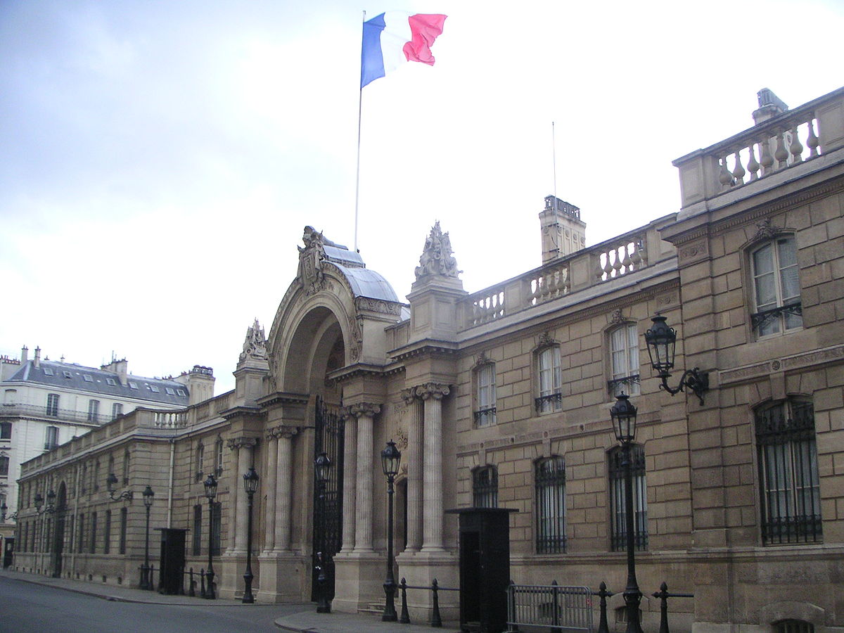 1200px-Palais_de_l'Elysée_Entrée